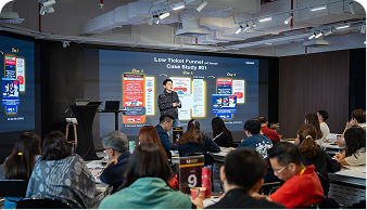 Reeve running an AI training workshop